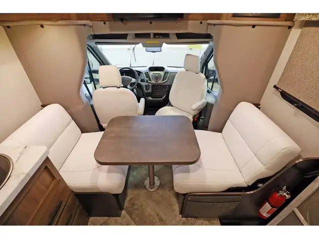 2021 Forest River Sunseeker Forester 2380 B+ DIESEL Full paint in RVs & Motorhomes in Laval / North Shore - Image 15