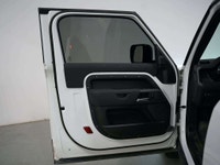 This 2023 Land Rover Defender 90 X-DYNAMIC is s a local Ontario vehicle with a clean Carfax report a... (image 5)