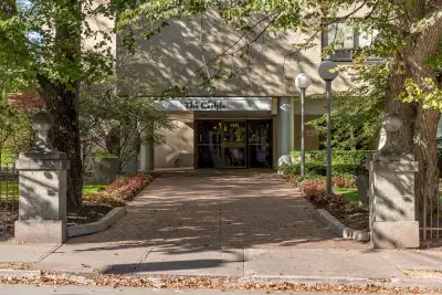 PRESTIGIOUS CARLYLE CONDO-6095 Coburg Road. Large 2 bdrm /2 bath