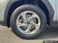 This Hyundai Tucson boasts a Regular Unleaded I-4 2.5 L/152 engine powering this Automatic transmiss... (image 8)