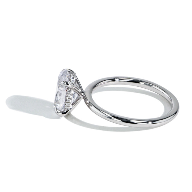 2.10 CT IGI G-VS2 Oval Lab Grown Diamond Hidden Halo Ring in Jewellery & Watches in Markham / York Region - Image 2