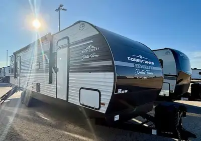 This is a popular bunk unit made for large families. The trailer features 2 slide-outs!One in the li...