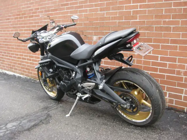 2012 Triumph Street Triple inR in in Street, Cruisers & Choppers in City of Toronto - Image 9