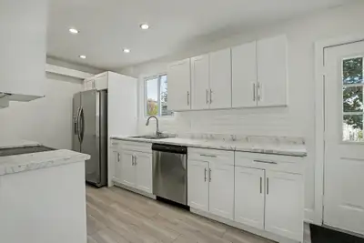 Bright & Spacious 4-Bedroom Home in Kitchener Move-In Today! This spacious and inviting home at 553...