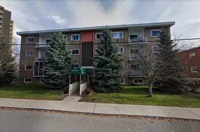 Suite Amenities Fridge Stove Utilities Included: Water Sewage Soak up city‑side living in this brigh...