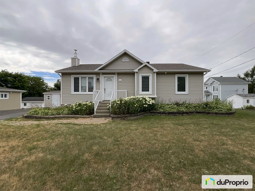 $372,300 - Raised Bungalow for sale in Cap-St-Ignace — photo 1