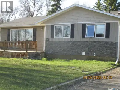 MORE PICTURES TO BE FEATURED SOON Located in Coronach in Southern Saskatchewan. This very updated ho...