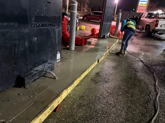 Concrete  slabs and Asphalt cutting & removal in Brick, Masonry & Concrete in Calgary - Image 6