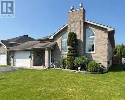 Impeccably well maintained raised bungalow in family oriented neighbourhood. This family home is a p...