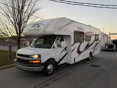 2022 Thor Chateau 28A w/ only 4,774KM. Reliable GM 6.0L engine, ride rite system on HD 4500 HD Chass...