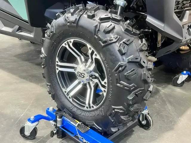 2025 BRP CAN-AM COMMANDER 700 EFI + 4X4 + DPS + ONLY 2759 KM + N in ATVs in Ottawa - Image 37