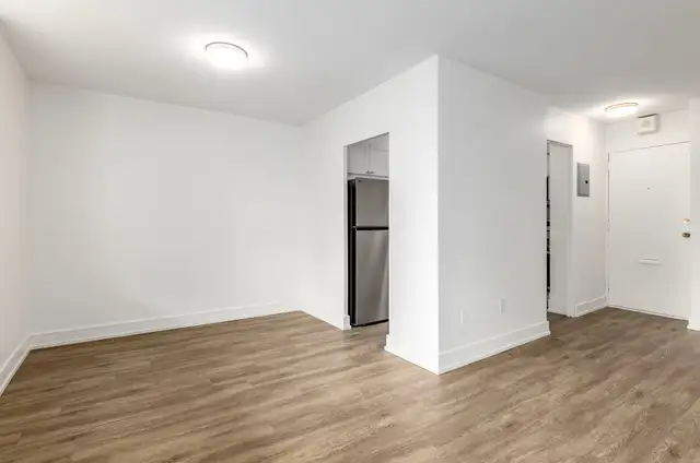 1 Bedroom Apartment for Rent - 30 High Street East in Long Term Rentals in Mississauga / Peel Region - Image 3