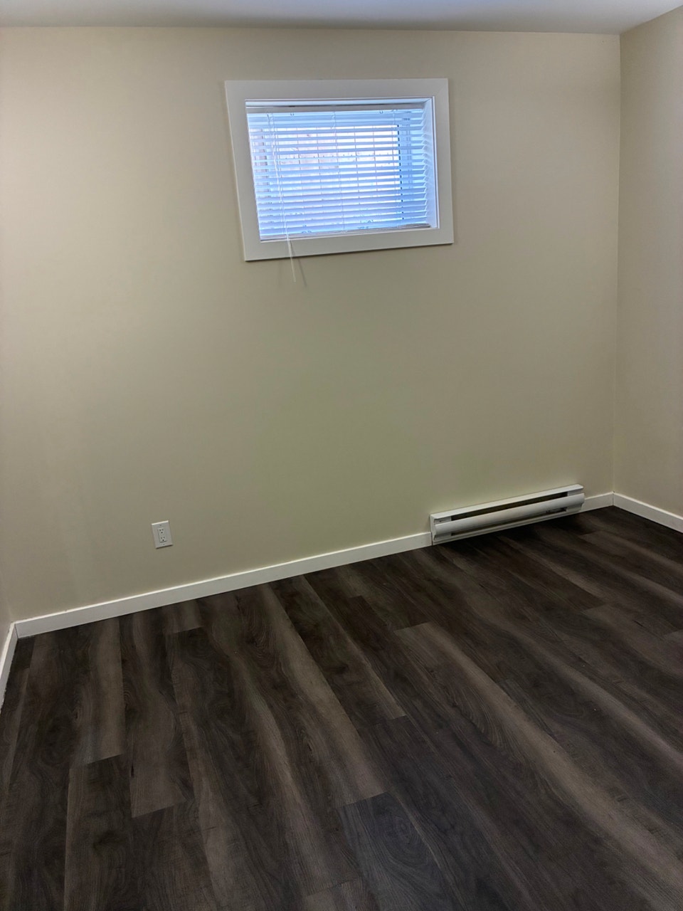 Clean & quiet 2 bedroom, 2 bathroom in desirable Crescentwood 5