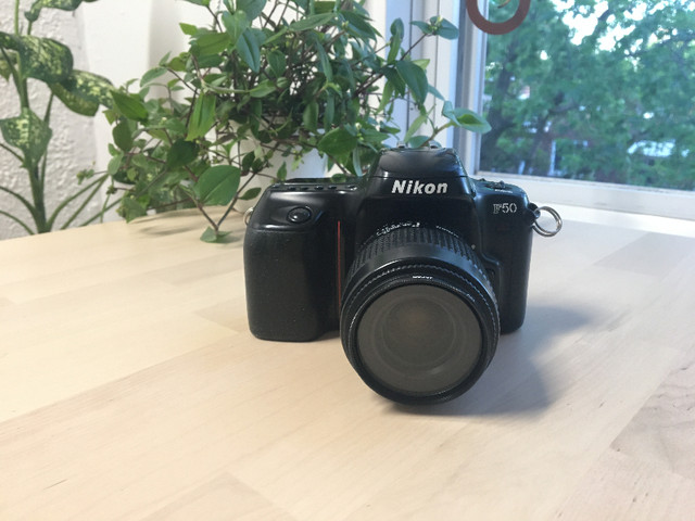 Caméra Nikon F50 avec objectif AF Nikkor 35-80 mm in Cameras & Camcorders in City of Montréal - Image 2