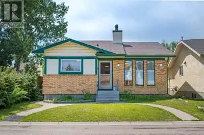 4 BEDROOMS | 3 BATHROOMS | OVER 2,100 SQFT OF LIVING SPACE | PARKSIDE LOCATION | OVERSIZED SINGLE GA...