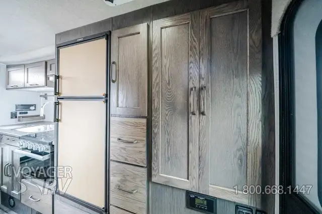 2027 Northern Lite 10.2EX Dry Bath Limited Edition in Travel Trailers & Campers in Kelowna - Image 32
