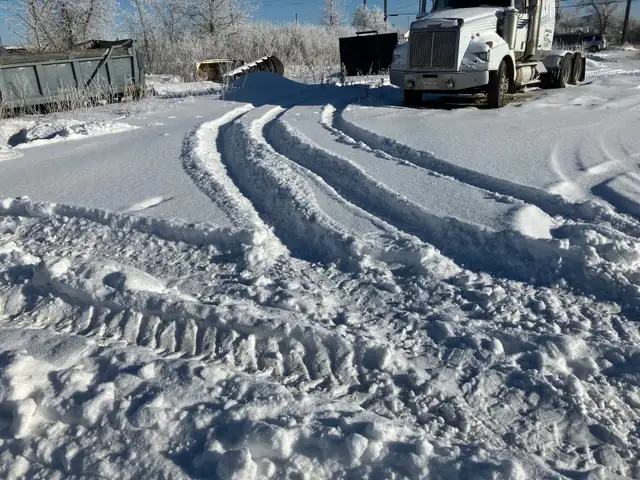 All Terrain Moffett Forklifts with Differential Lock $ 9,000 in Other in Winnipeg - Image 2