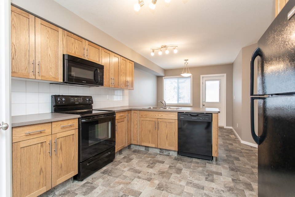 3 Bedroom Townhouse in Penhold 4