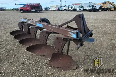 FORD 142 5 Bottom 3 Point Hitch Breaking Plow 3 point hitch 5 bottom but can be reduced in size 15 ½...