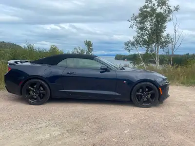 2016 Camaro 2SS. 455HP. Convertible. Heads up display. Interior is leather and tan and black in colo...