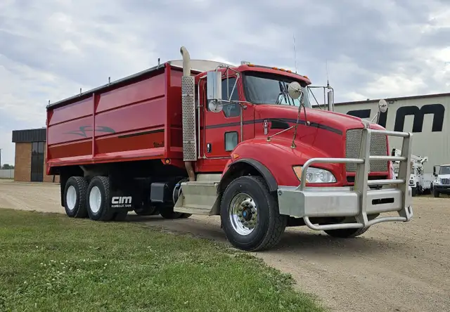 2014 Kenworth T400 Grain Truck in Heavy Trucks in Saskatoon - Image 3