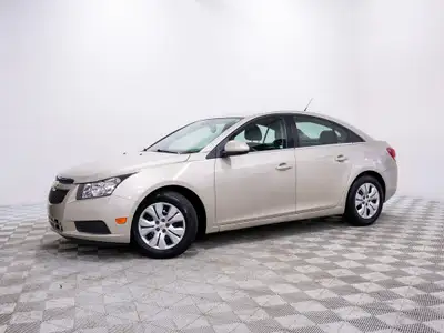 La Chevrolet Cruze 2014 est une berline compacte qui se distingue par sa fiabilité, son efficacité é...