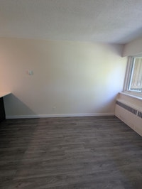 Located in the heart of Halifax, this apartment offers comfortable urban living in a vibrant neighbo... (image 5)