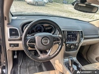 The odometer is 62 093 kilometers below market average! Diamond Black Crystal Pearl 2018 Jeep Grand... (image 9)