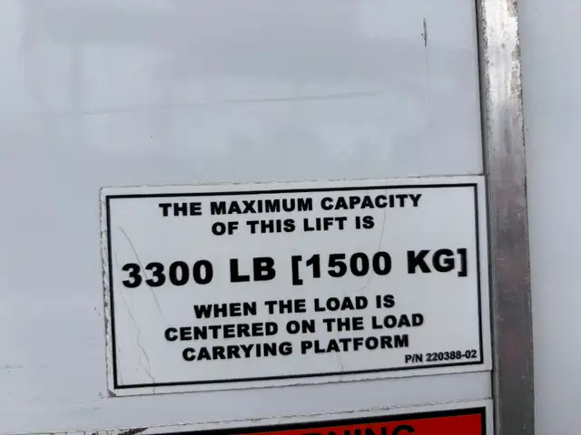 2020 Hino 24' 8' in Heavy Trucks in Abbotsford - Image 9