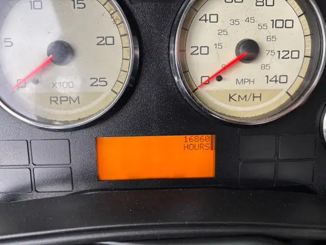 2016 International Prostar Daycab, Cummins engine, 18spd Manual in Heavy Trucks in Saskatoon - Image 10