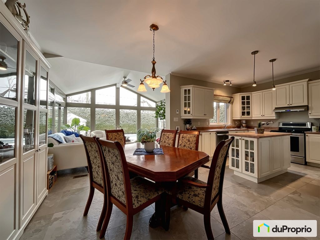$997,000 - 2 Storey for sale in St-Basile-Le-Grand — photo 1