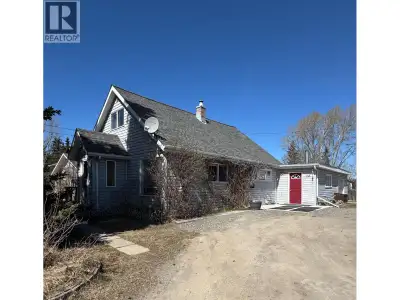 Welcome to 137 Victoria St west. This well maintained 3 bedroom 1 bathroom home in the heart of Vand...