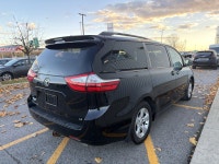 PRIX ET QUALITÉ IMBATTABLE venez découvrir notre TOYOTA SIENNA 2017 LE + BANCS CHAUFF + HITCH + 8 PL... (image 2)