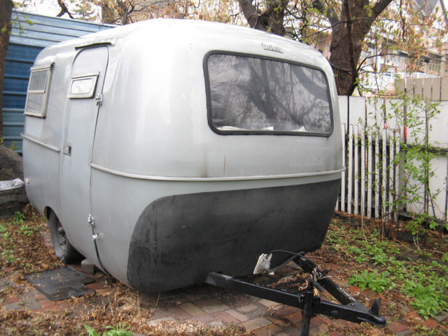 1975 VINTAGE BOLER 13 FOOT SILVER  & MATCHING 1970 GMC in Travel Trailers & Campers in Calgary - Image 2