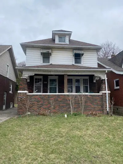 LOCATION! INVESTMENT AND INCOME OPPORTUNITY! Less than 5 min walk to U of W, close to bank/bus stops...