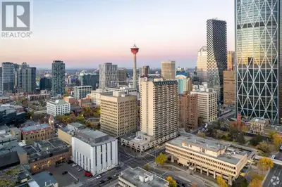 Retail unit located on the busy corner of Macleod Trail and 6th Ave. Strategically located between C...