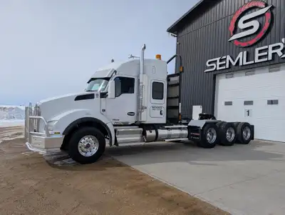 2015 Kenworth T880 Tri Drive Engine rebuilt Nov-22 at 9,799hrs 318,840 kms. $61,968 KMS: 458,342 HRS...