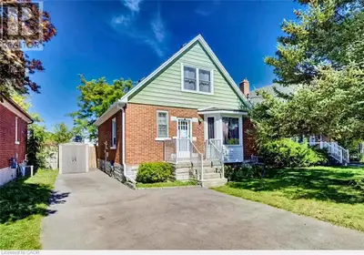 Welcome to 208 Arnold Street, Kitchener! If you've been scrolling past condos and townhomes waiting...