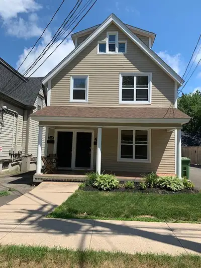 2 bed / 1 bath apartment in downtown Fredericton