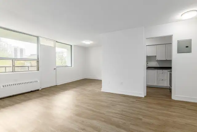 1 Bedroom Apartment for Rent - 30 High Street East in Long Term Rentals in Mississauga / Peel Region - Image 5
