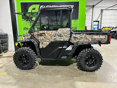 This 2025 Can-Am Defender Limited comes equipped with: -A powerful but quiet 1000cc Rotax twin, -Sel...