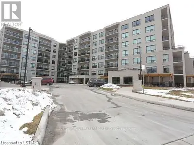 STUNNING GOUND FLOOR UNIT. ONE BEDROOM PLUS A DEN. INCLUSIVE OF 0NE PARKING SPOT AND STORAGE. 3 PC E...