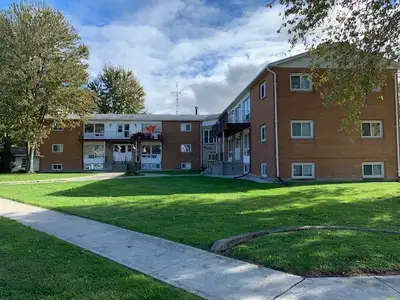 Main Floor Apartment in Port Lambton ~ $1195 Sit back and relax in Port Lambton where the ships will...