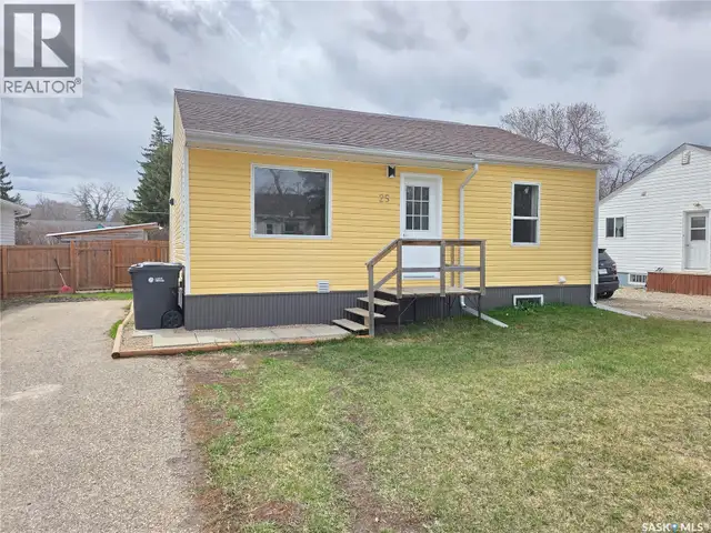 25 Rhodes STREET Redvers, Saskatchewan in Houses for Sale in Regina - Image 3