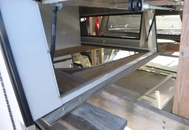 2022 - 2026 Ford Maverick 5' White ARE Contractor Truck Cap in Other Parts & Accessories in Kitchener / Waterloo - Image 6