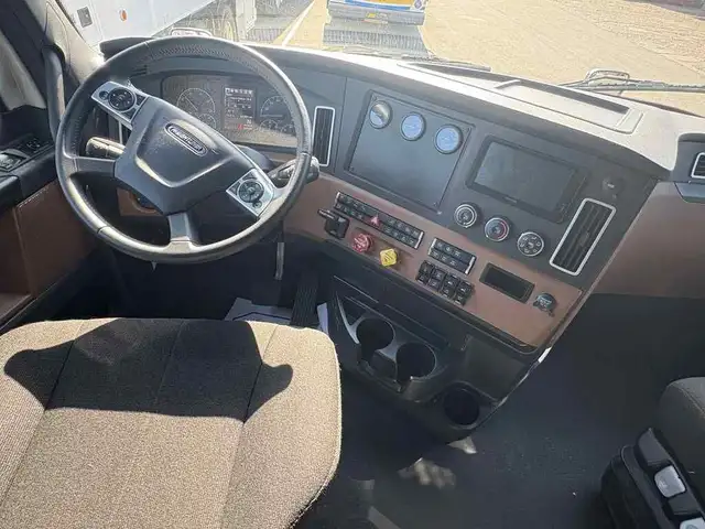 2026 Freightliner Cascadia ParkSmart Unit, Safety Certified, cal in Heavy Trucks in Hamilton - Image 12