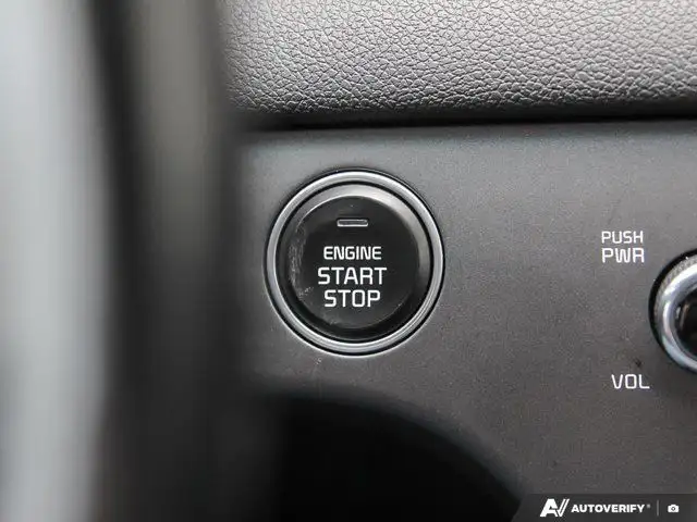 2020 Kia Sportage EX AWD | Apple CarPlay | Blind Spot in Cars & Trucks in London - Image 31