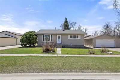 R17//Morris/OH May 23 1-3pm: Welcome to 120 Montreal Ave W- a charming 1040 sqft bungalow offering e...