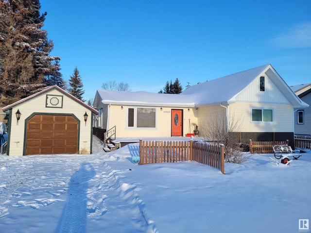 124 Main ST Kingman, Alberta in Houses for Sale in Strathcona County - Image 3