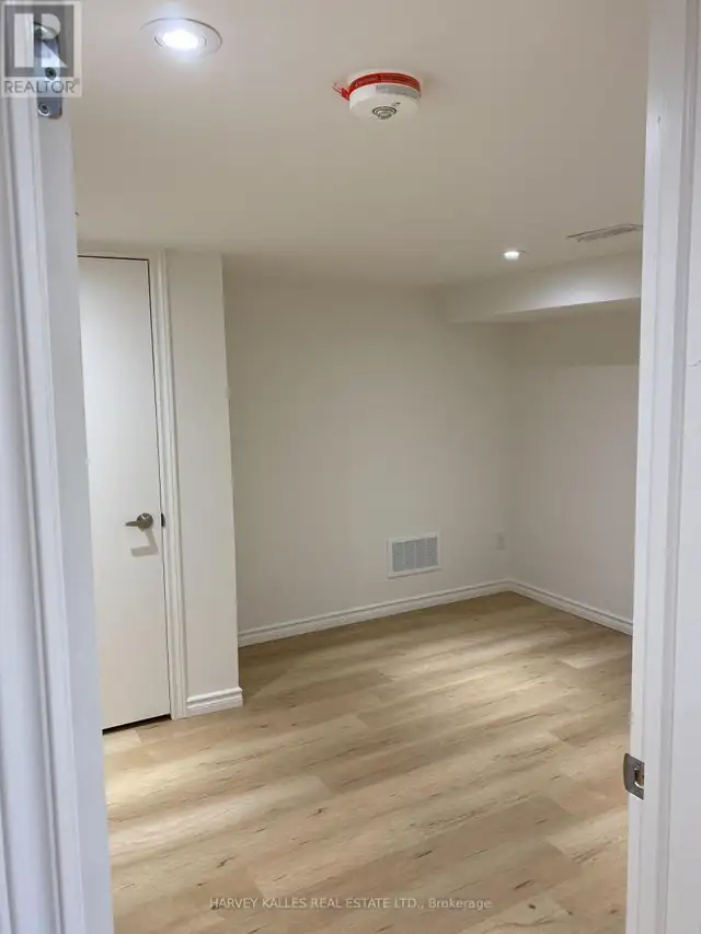 LOWER - 47 STAYNER AVENUE Toronto (Yorkdale-Glen Park), Ontario in Long Term Rentals in City of Toronto - Image 7